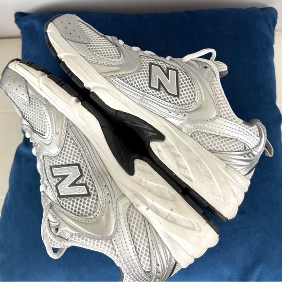 New Balance Silver Metallic Mesh Sneakers 530 - Picture 7 of 9